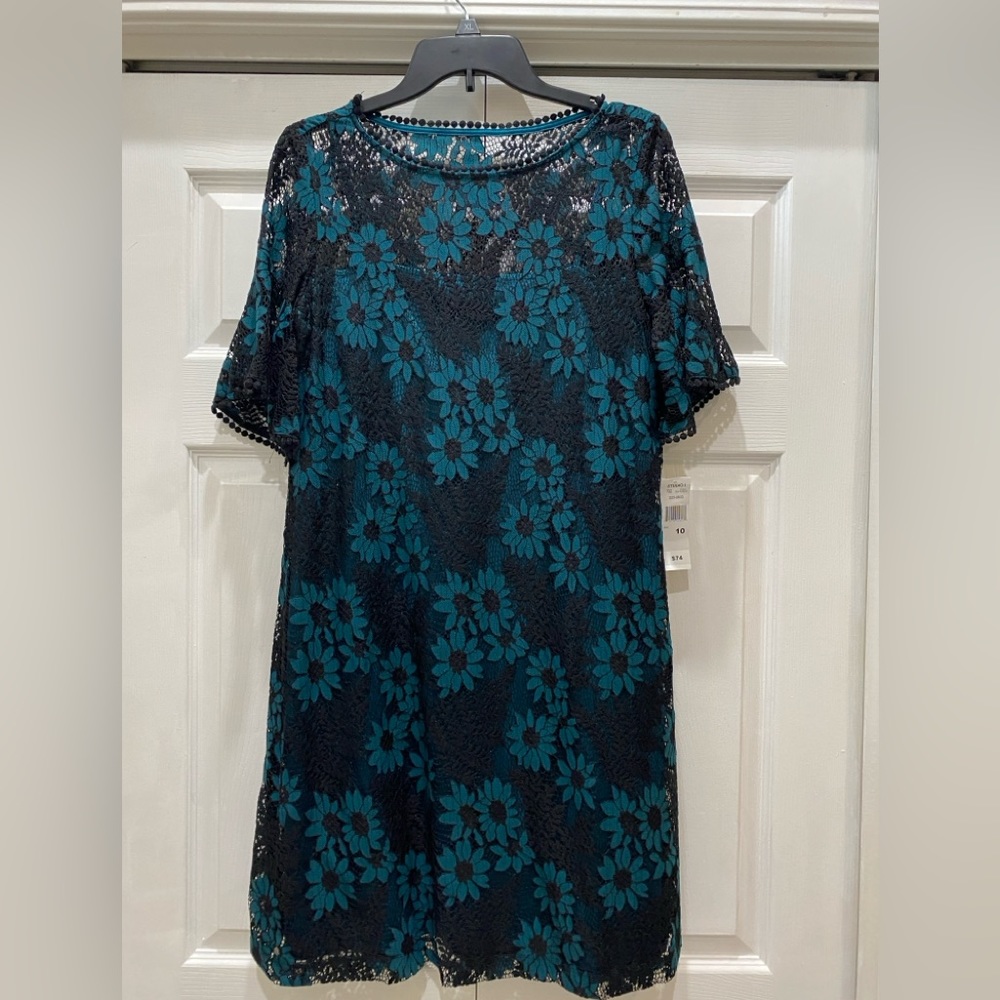 NEW WITH TAGS Sandra Darren black & green lace shift dress
